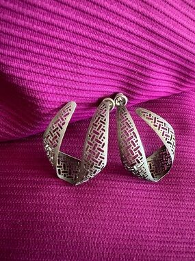 Vintage Filigree Twist Hoop Earrings - Silver Tone